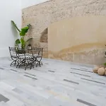 New Design - Private Patio - Gallos 3