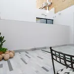 New Design - Private Patio - Gallos 3 セビリア