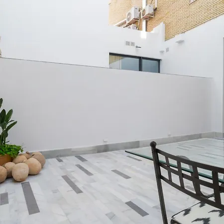 New Design - Private Patio - Gallos 3 Sewilla