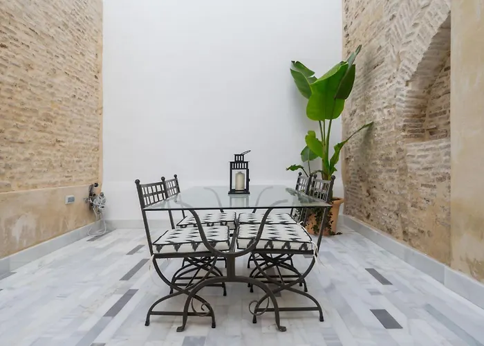 New Design - Private Patio - Gallos 3 *